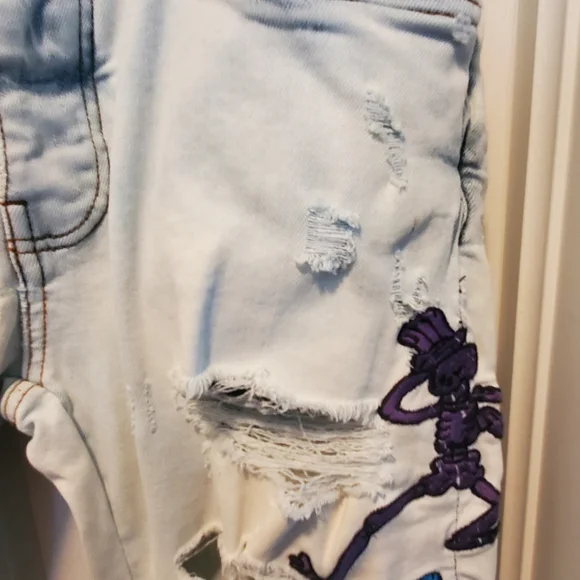 Colorful Embroidered Ripped Jeans - Picture 7 of 16